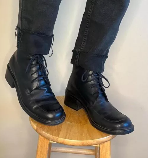 anyone know what these are called / any similar boots?