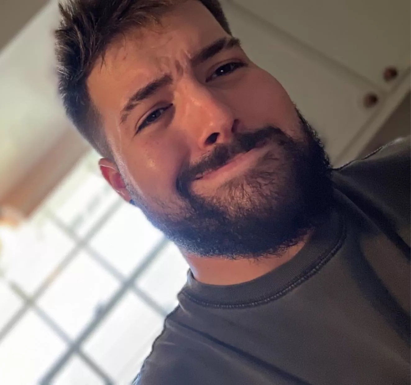 Anyone wanna play multiplayer  games together?? (Excuse my lip pull) 