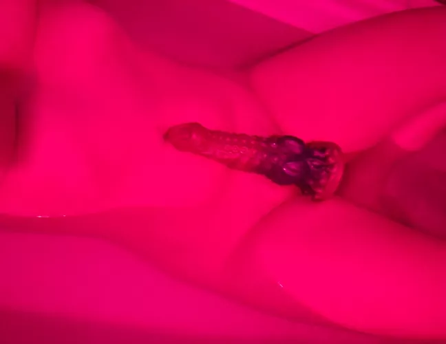 Baths are perfect for my new suction dildos, they stick to the bottom 🤤