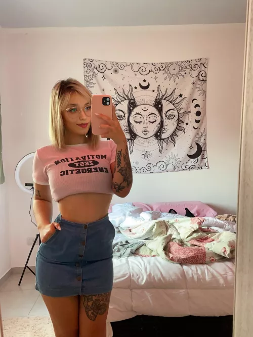 For men over 30, would you date a 21 y/o petite blonde girl like me?