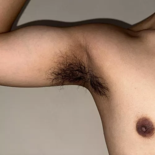 I don't hv big muscle but i hope my pits can get your attention.