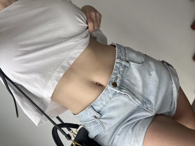 I love having my tummy out like this 