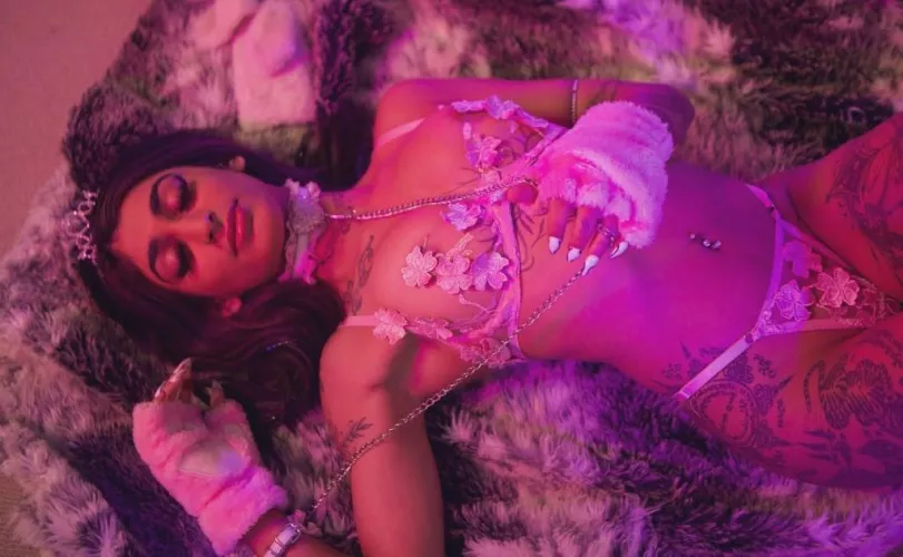 I need a quick and honest answer would you fuck me?