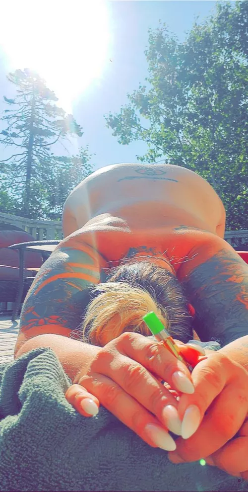 If the sun's out, my bums out! 🌞 Stretch me out, while I stretch. 🥵