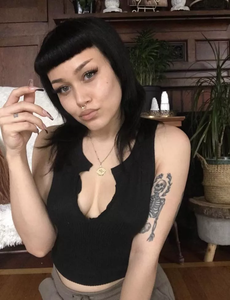 I’m kinda loving the short hair 