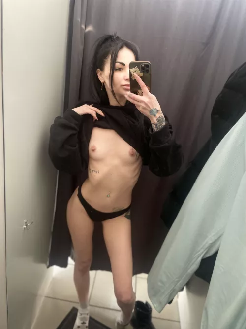 Let my petite body show you what it’s got🙂