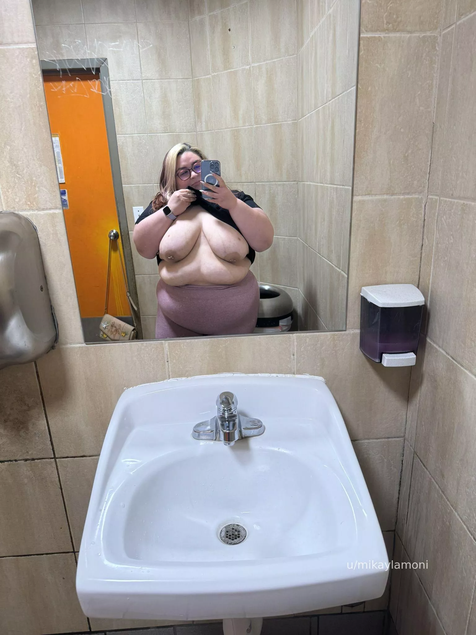 Mirror selfies are always more fun when I flash my titties