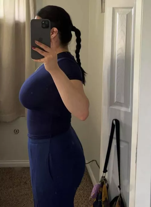 Really nice sideboob 