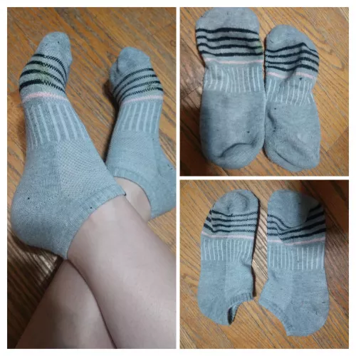 (selling) my sweaty smelly ankle socks come and get them