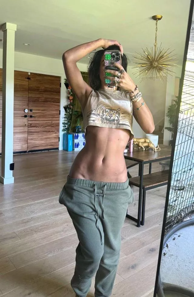 Sommer Ray is irresistibly hot