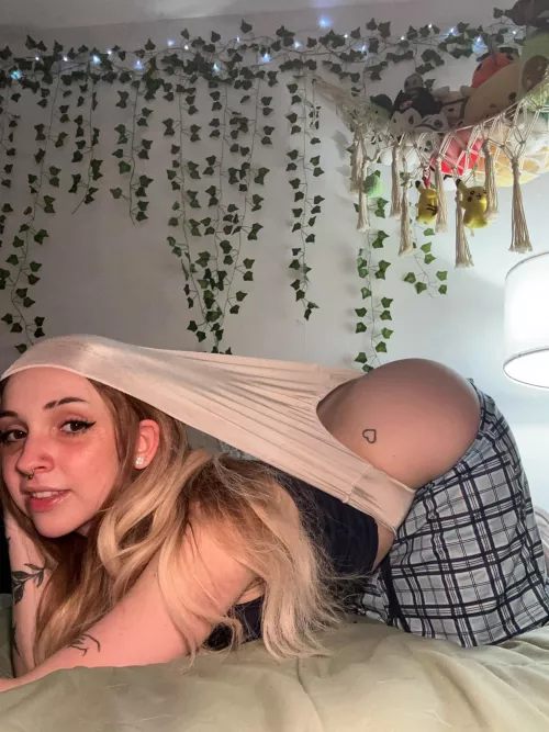 was told i’m cuter with my panties over my head so here :T