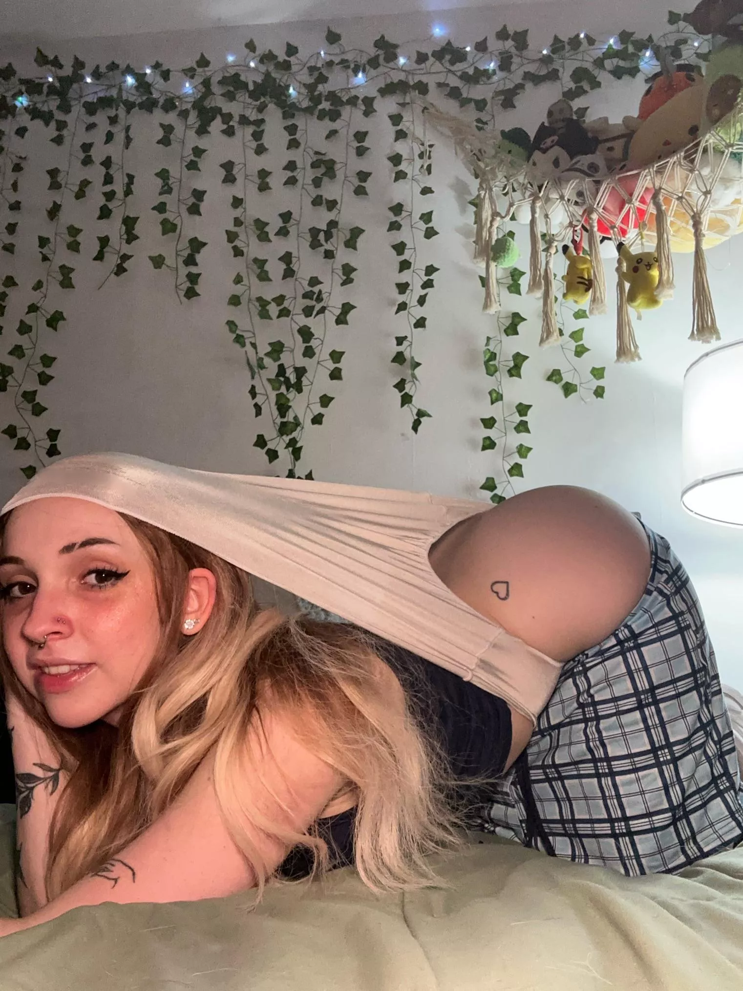 was told i’m cuter with my panties over my head so here :T