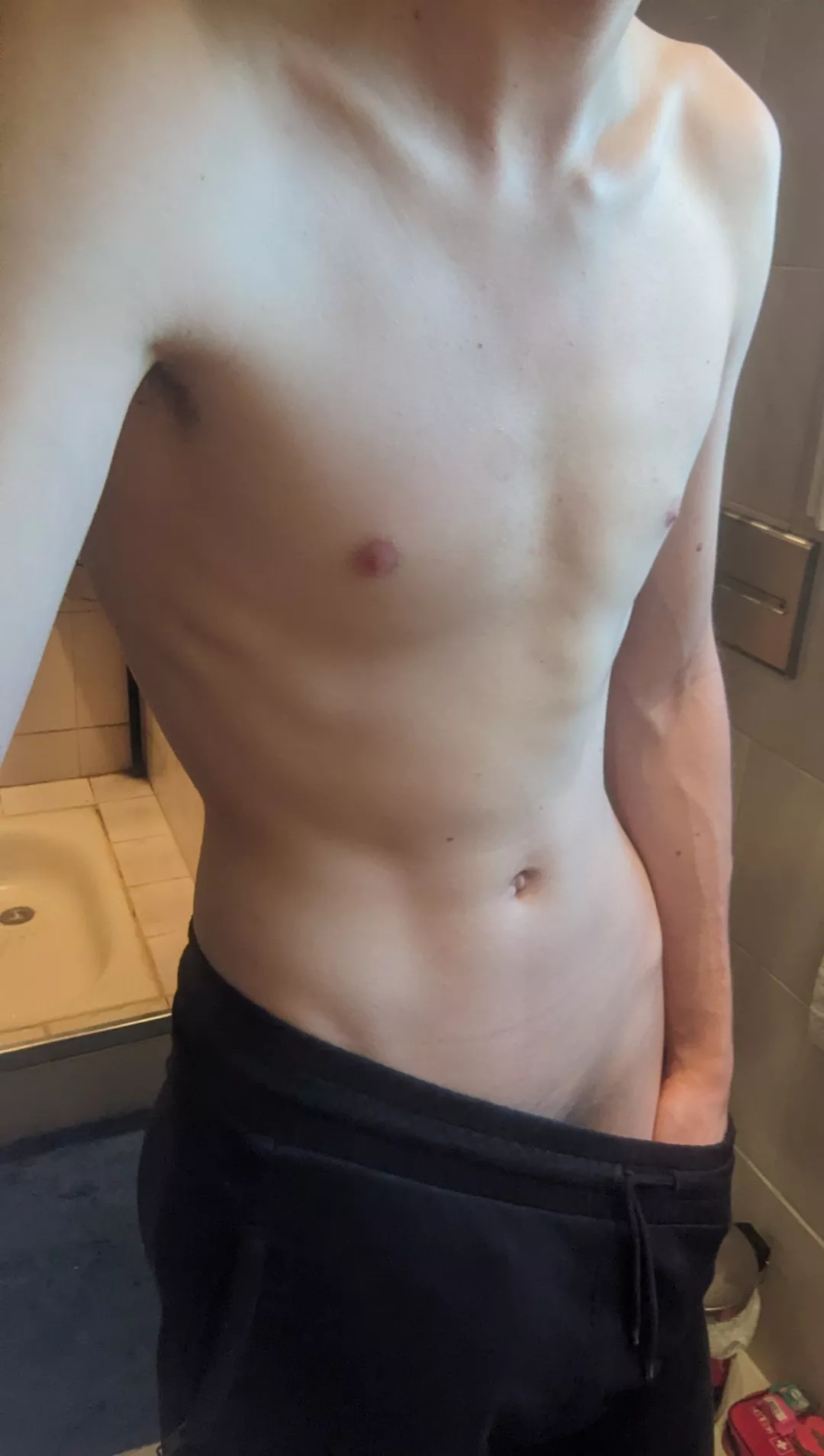 You like boys with narrow waists? 