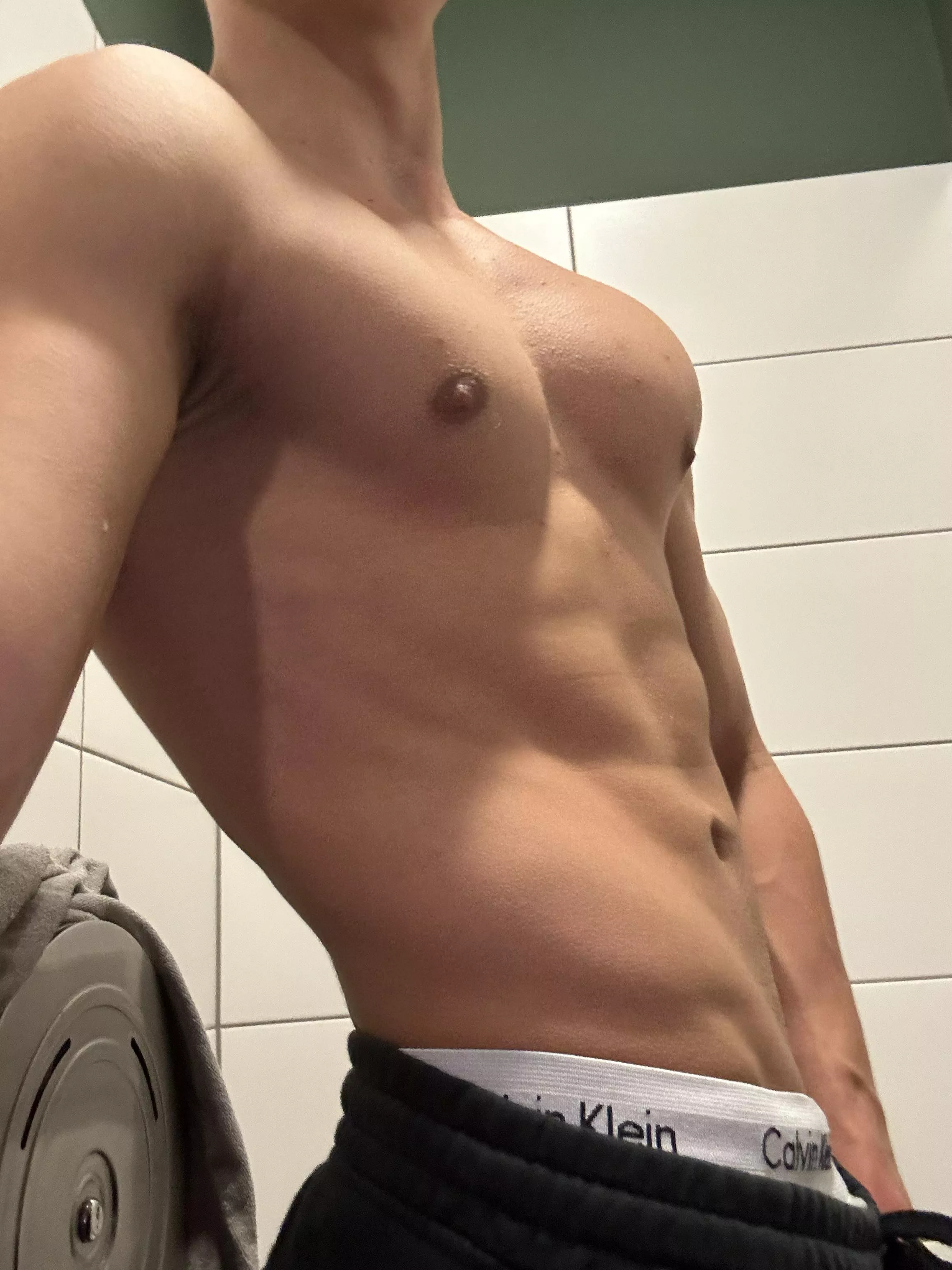 (19)Would you lick my abs?