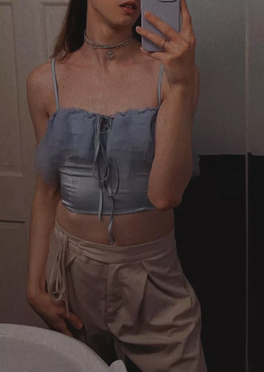 26 femboy for gym bros to chat with longterm. Nike socks+ Face++