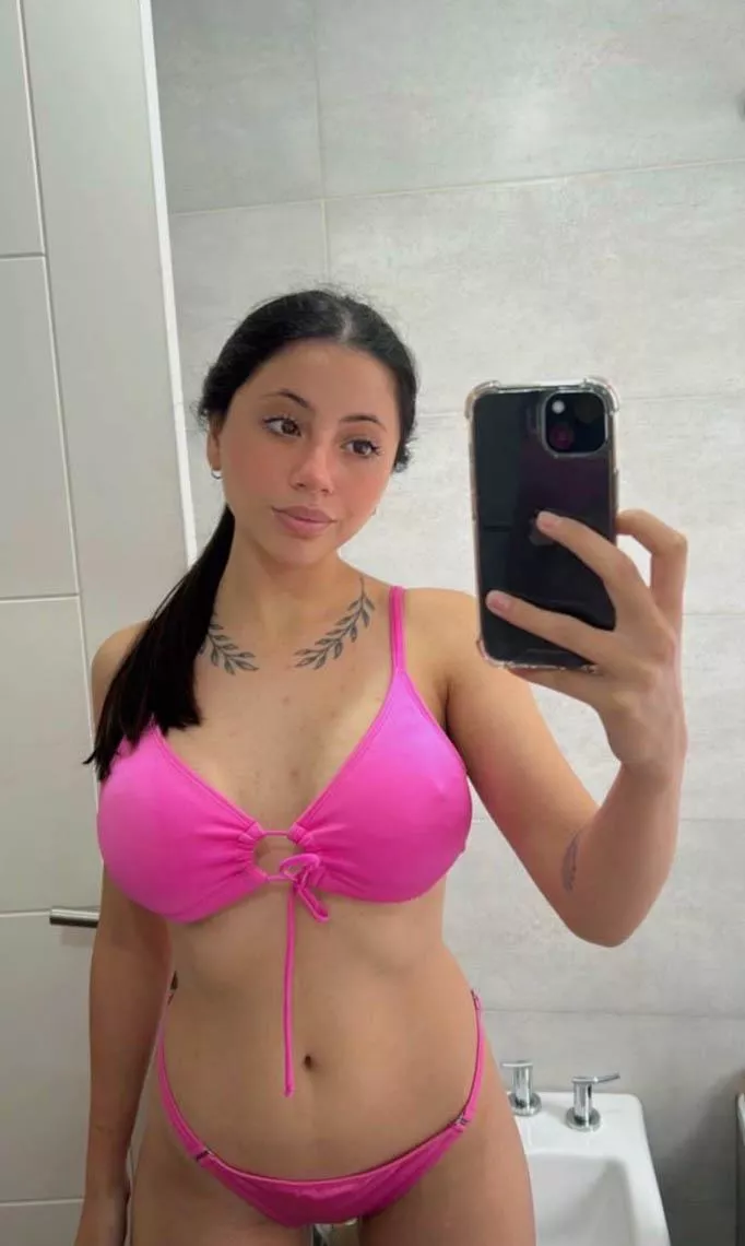 Am I your type of bikini babe to take on a date???