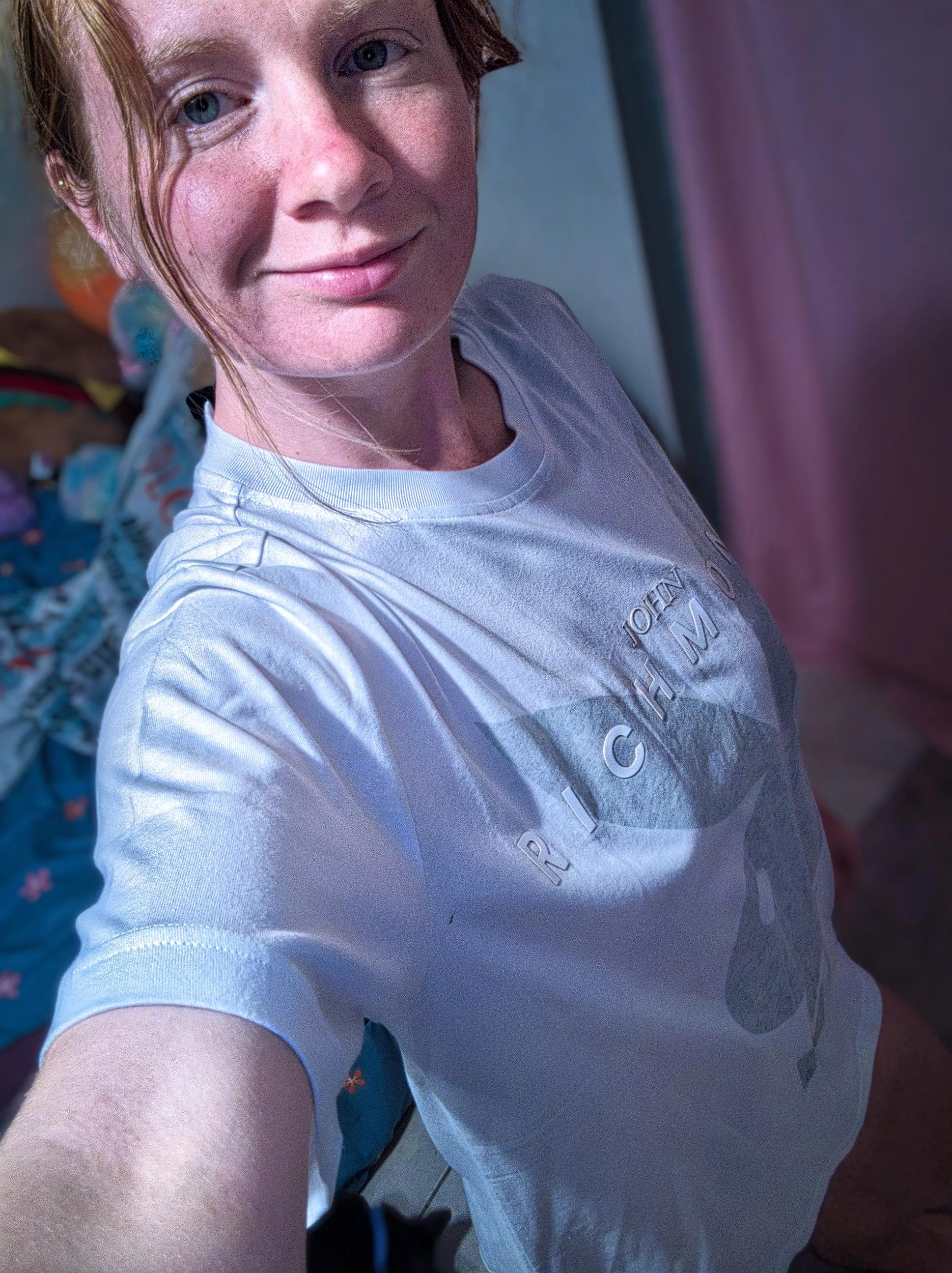 Auburn elegance: Naturally poised🦢 [F27]