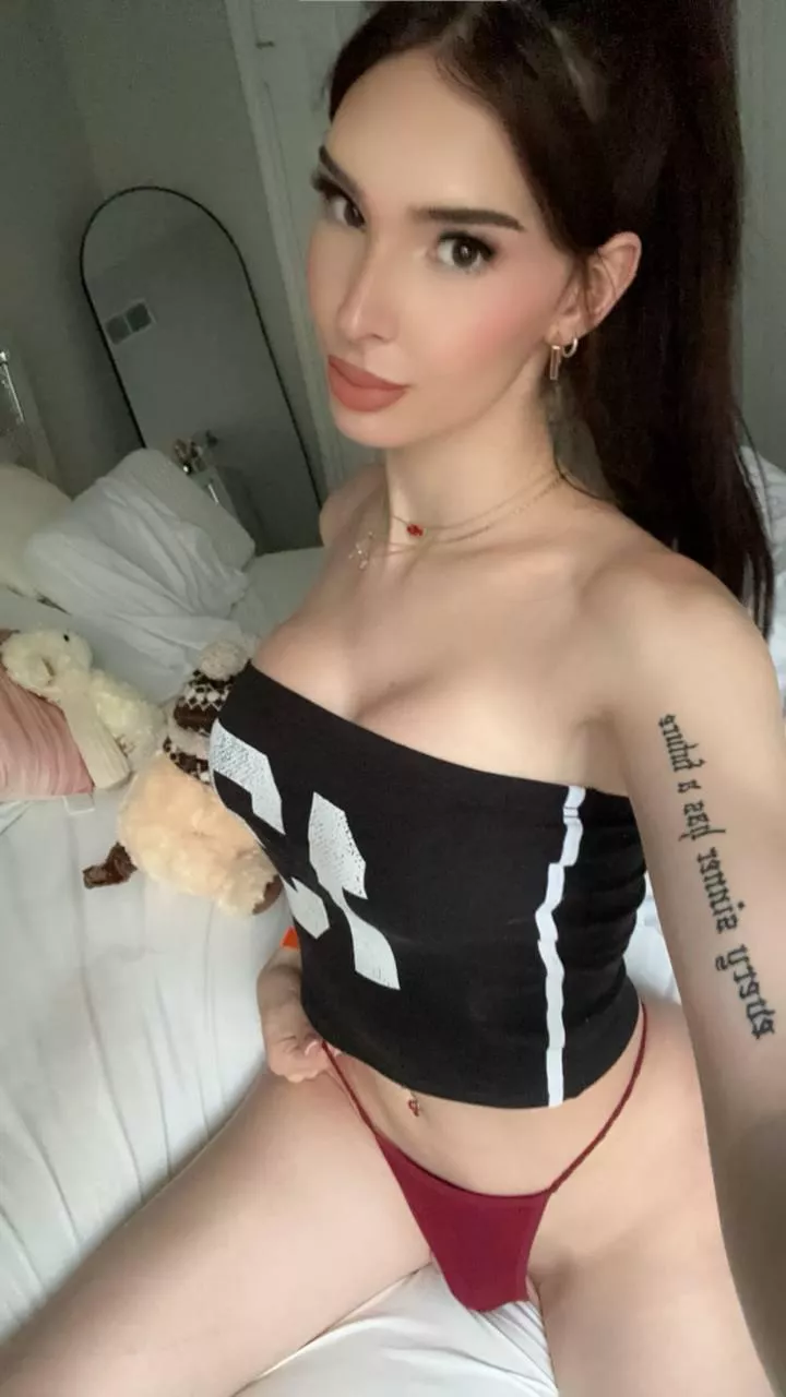 does this look appetizing to enough for you to make you wanna go down on me?🥵