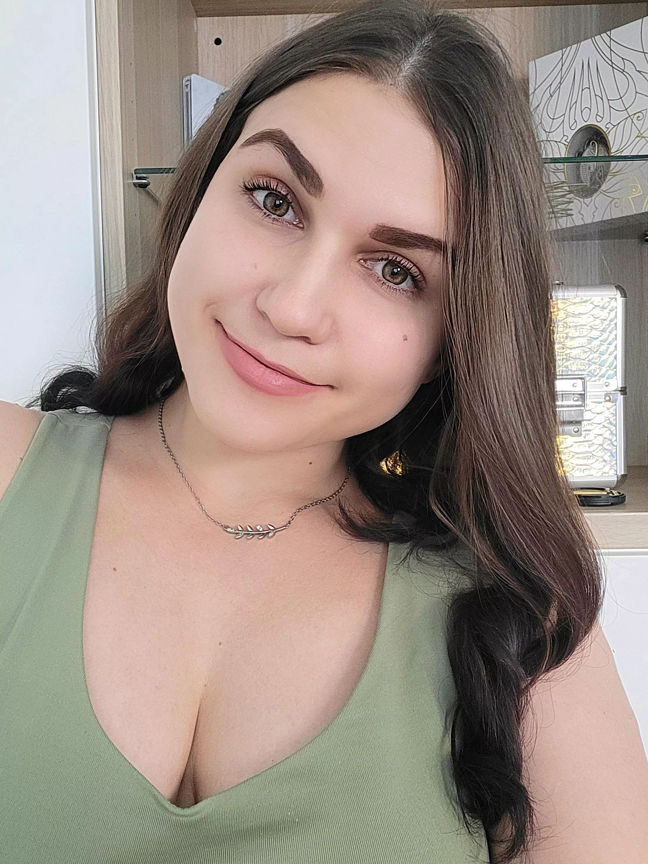 How about some fun with Alice tonight? 😛 Look for me on @chaturbate next couple hours [Tiny_hat] 