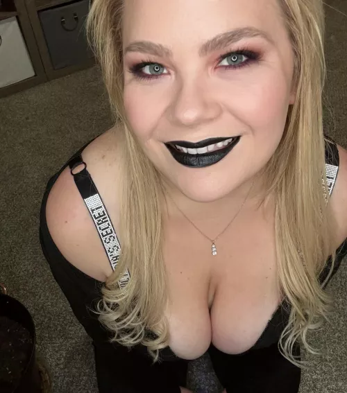 I don’t often show my full face around here… hi there