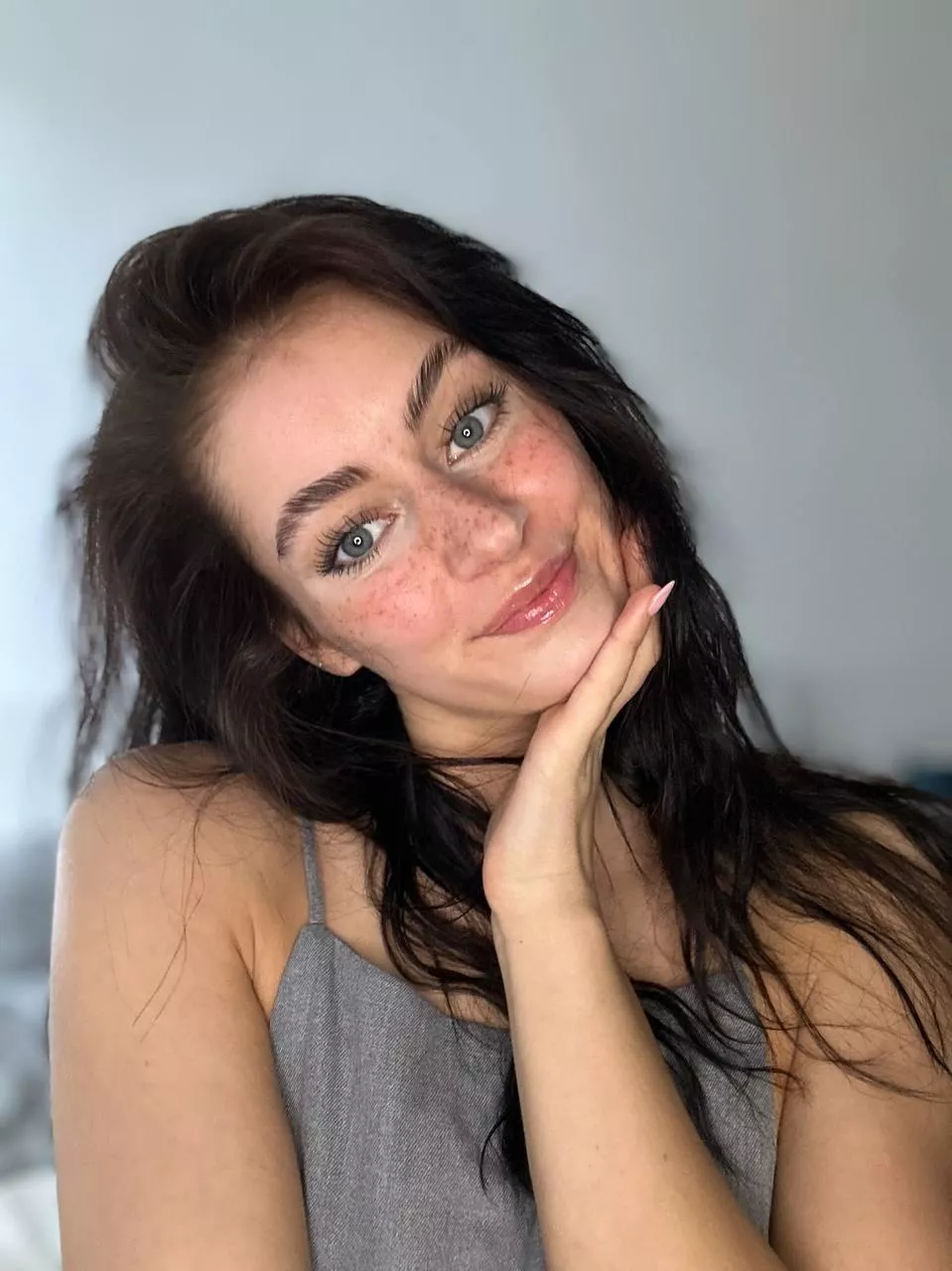 I love tight clothes, they stick to my body