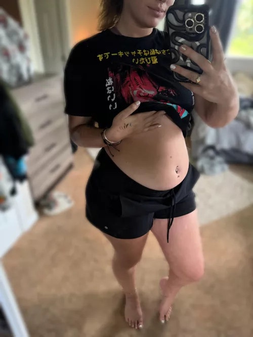 My gut is really starting to take all the weight 😳🤰🏻
