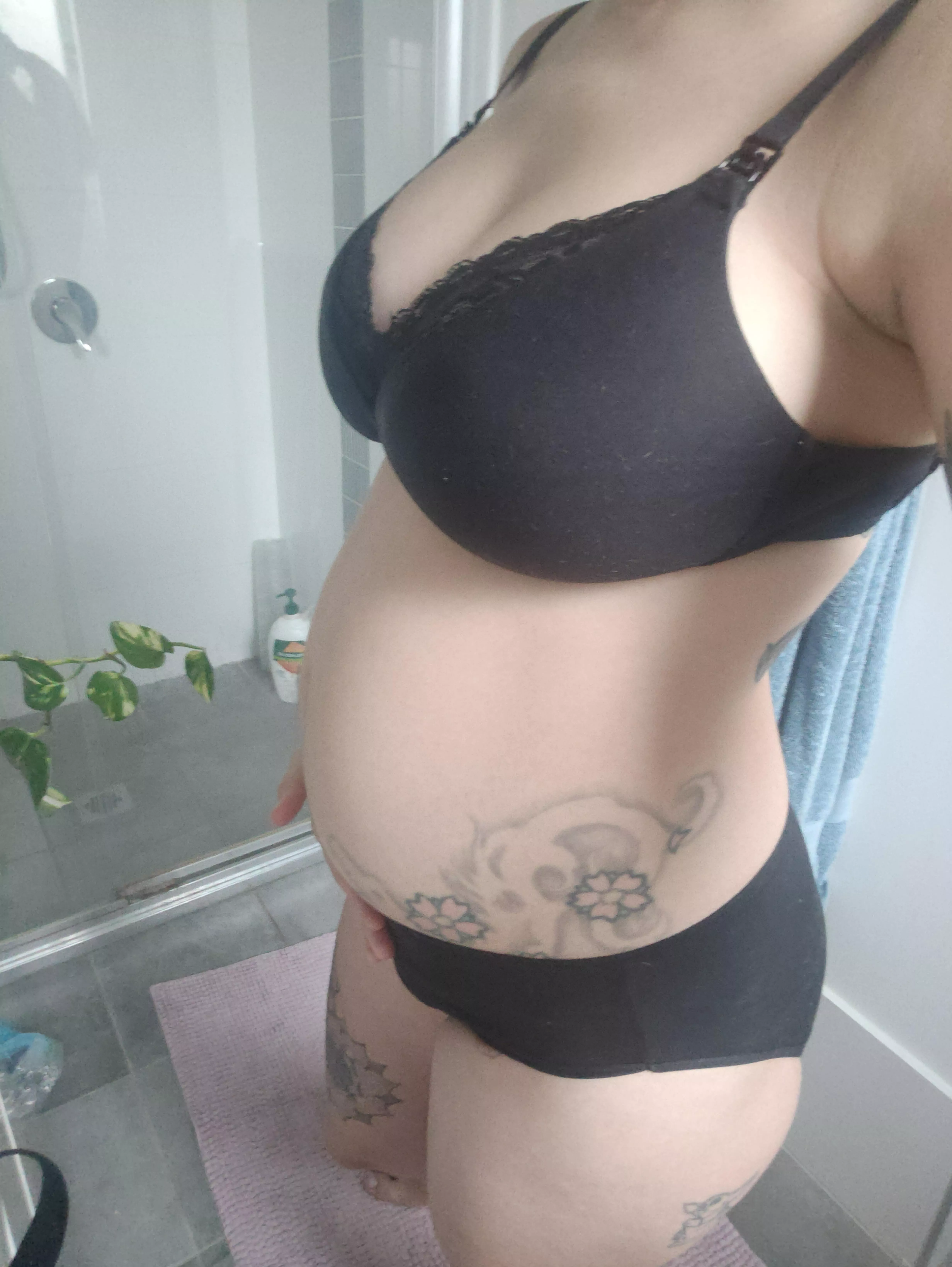 My mom bod 2 days after giving birth 