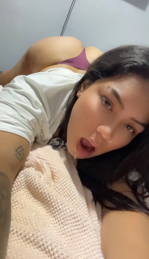 Naughty and complacent. Looking forward to seeing your milk! [sext] [cam] [pic] [vid] [gfe] [dom] [sub]