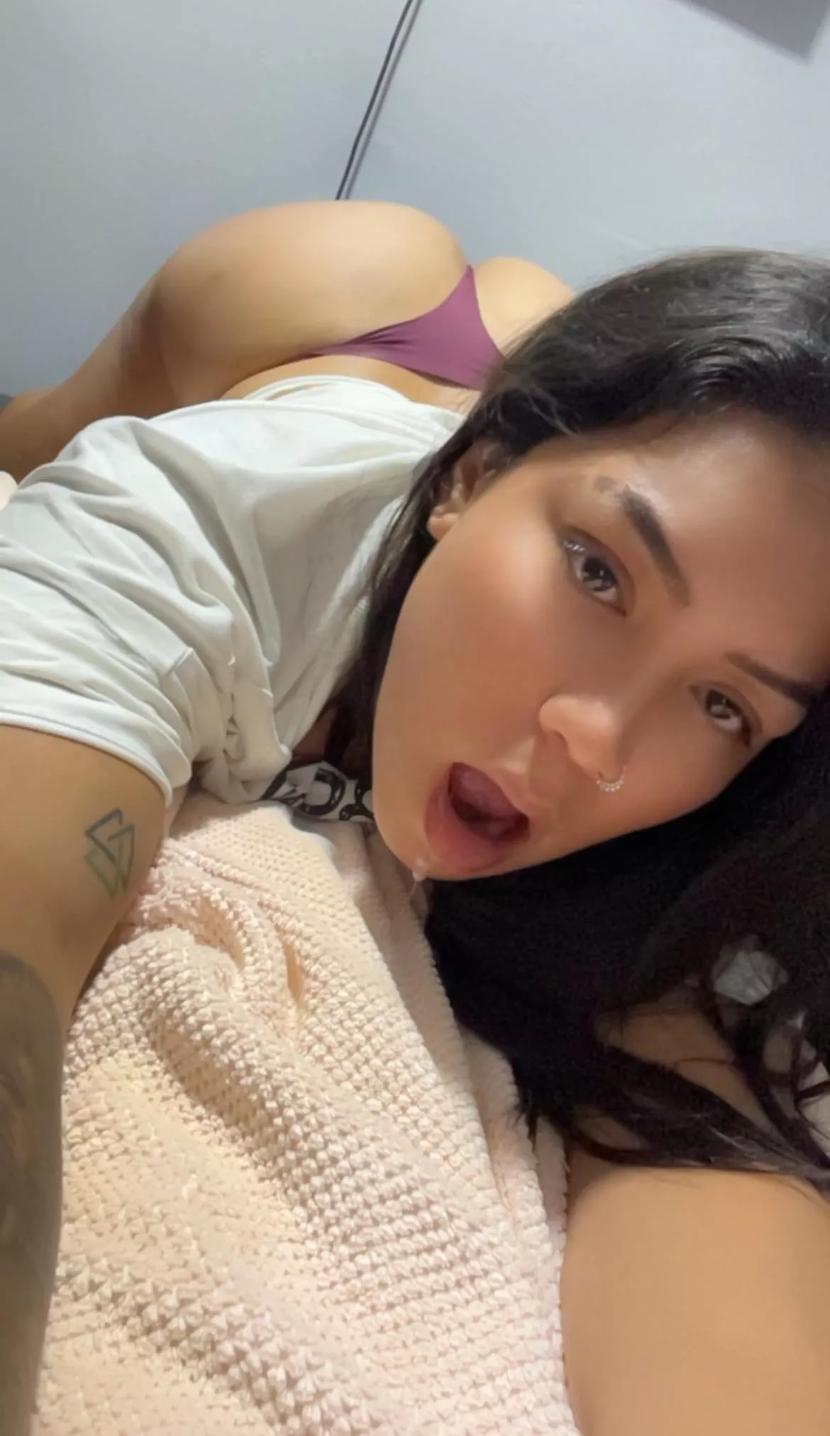 Naughty and complacent. Looking forward to seeing your milk! [sext] [cam] [pic] [vid] [gfe] [dom] [sub]