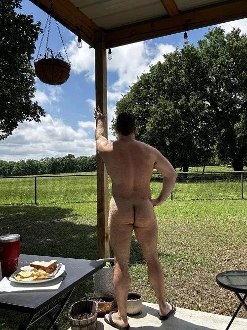 Nice day to have lunch outside. (40s)