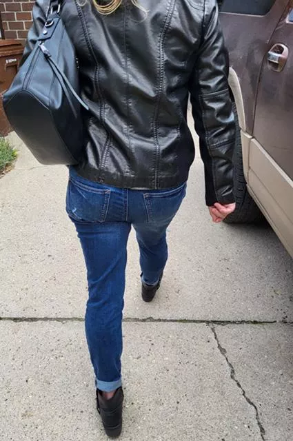 sexy leather jacket and jeans, perfect for a date