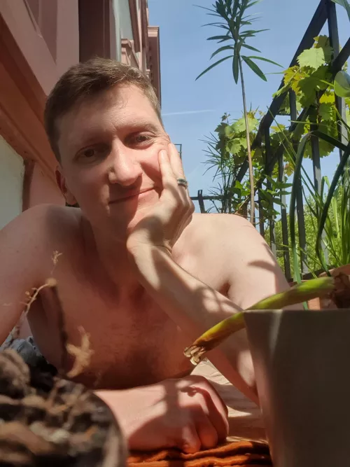 Sun breaks on the balcony - home office edition 🌞