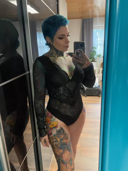 Tattoos just make girls 10 times hotter like me