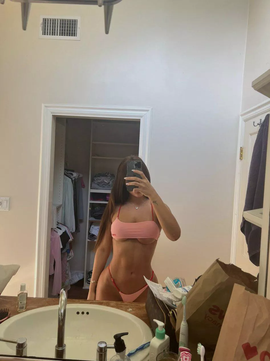 Underboobs need to be licked