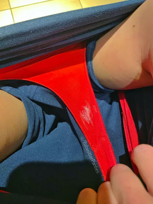 What shopping in tight leggings apparently does to my panties… 💦