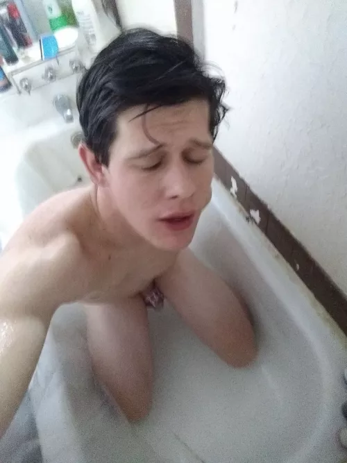 (23) kinky twinky and thirsty AF 🤤 DMs open 