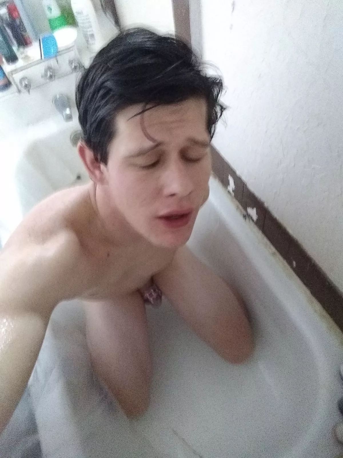 (23) kinky twinky and thirsty AF 🤤 DMs open 