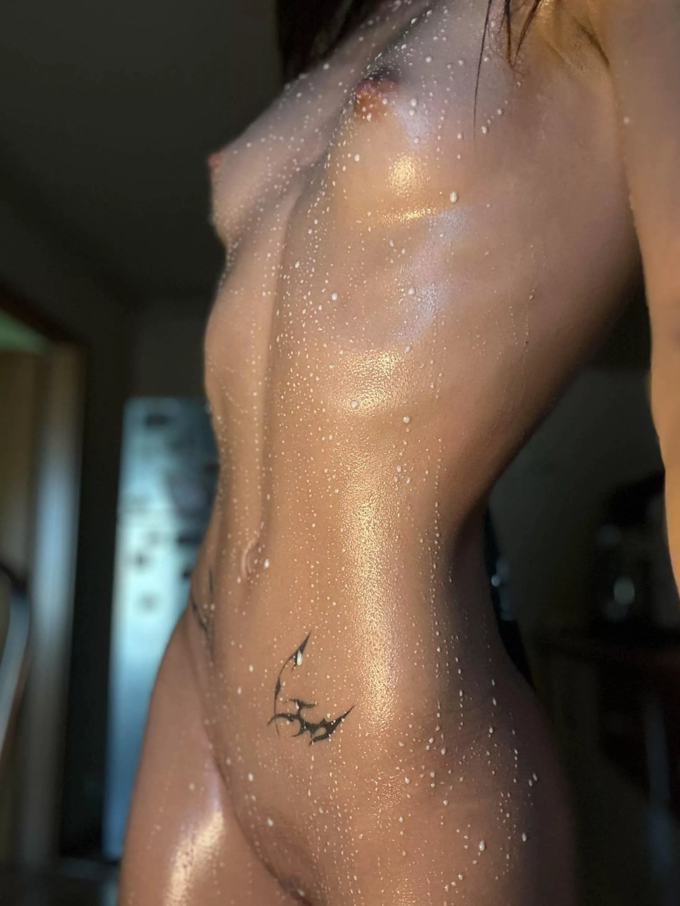 A perfect fit girl to be your gym buddy