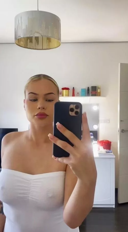 Braless and feeling free 😋