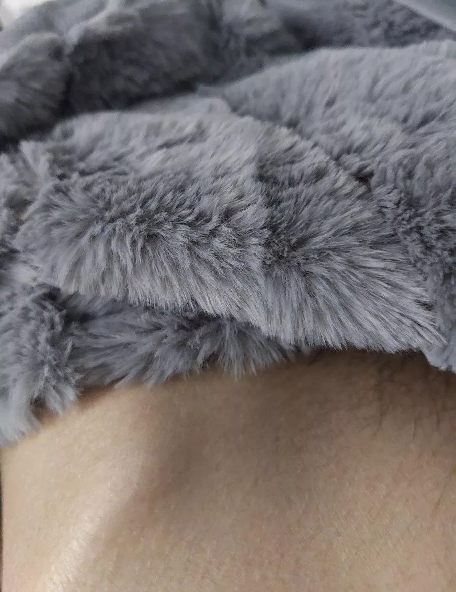 Does anyone have porn with guys humping soft blanket or pillow? If so, dm me