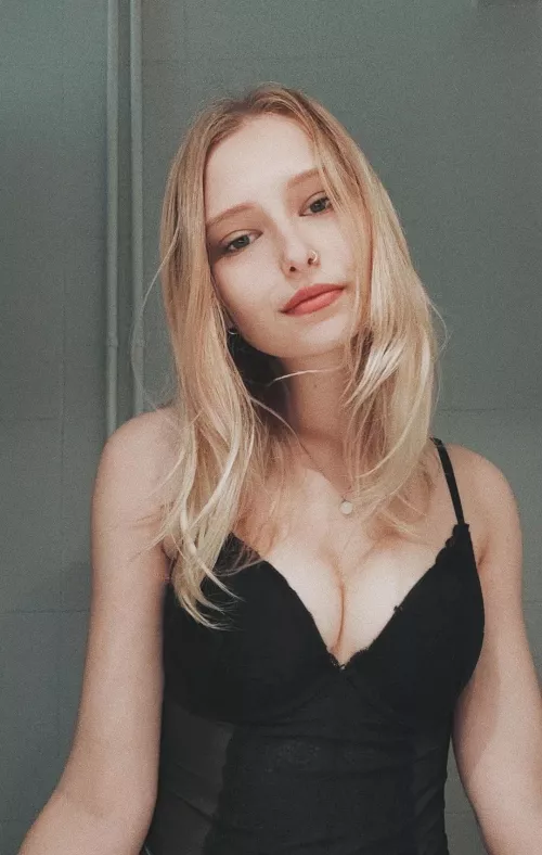 Feeling classy in this little body top