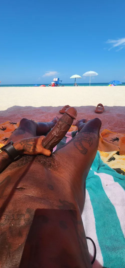 Hit you w them beach back shots slow 🐍 dick you down till your in my big dick heaven 👀🔨