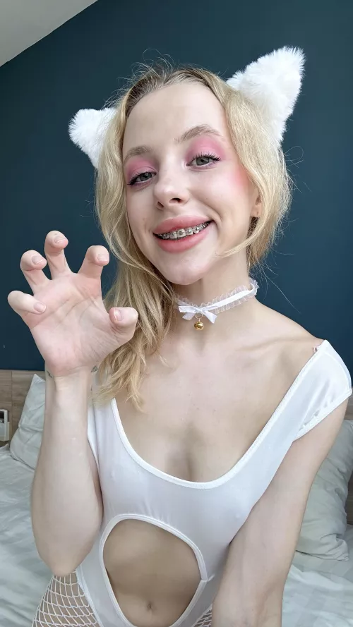 I scratch sometimes, but overall I'm an affectionate kitten.