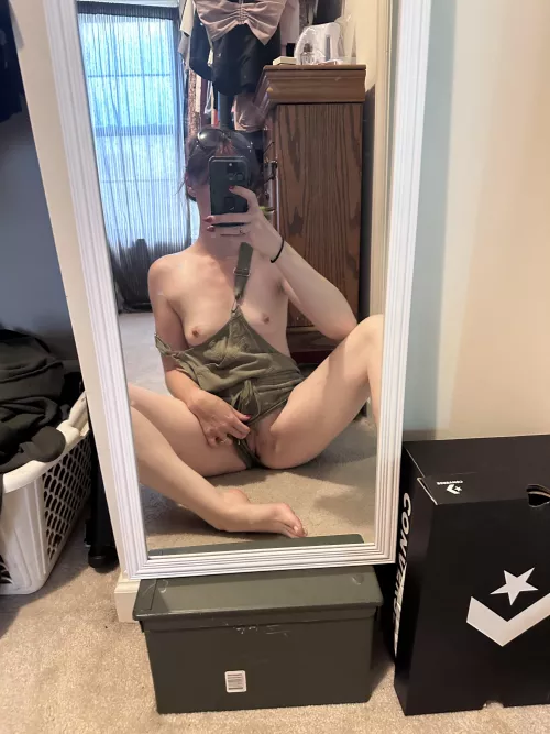 I think I finally found the best art teacher outfit 