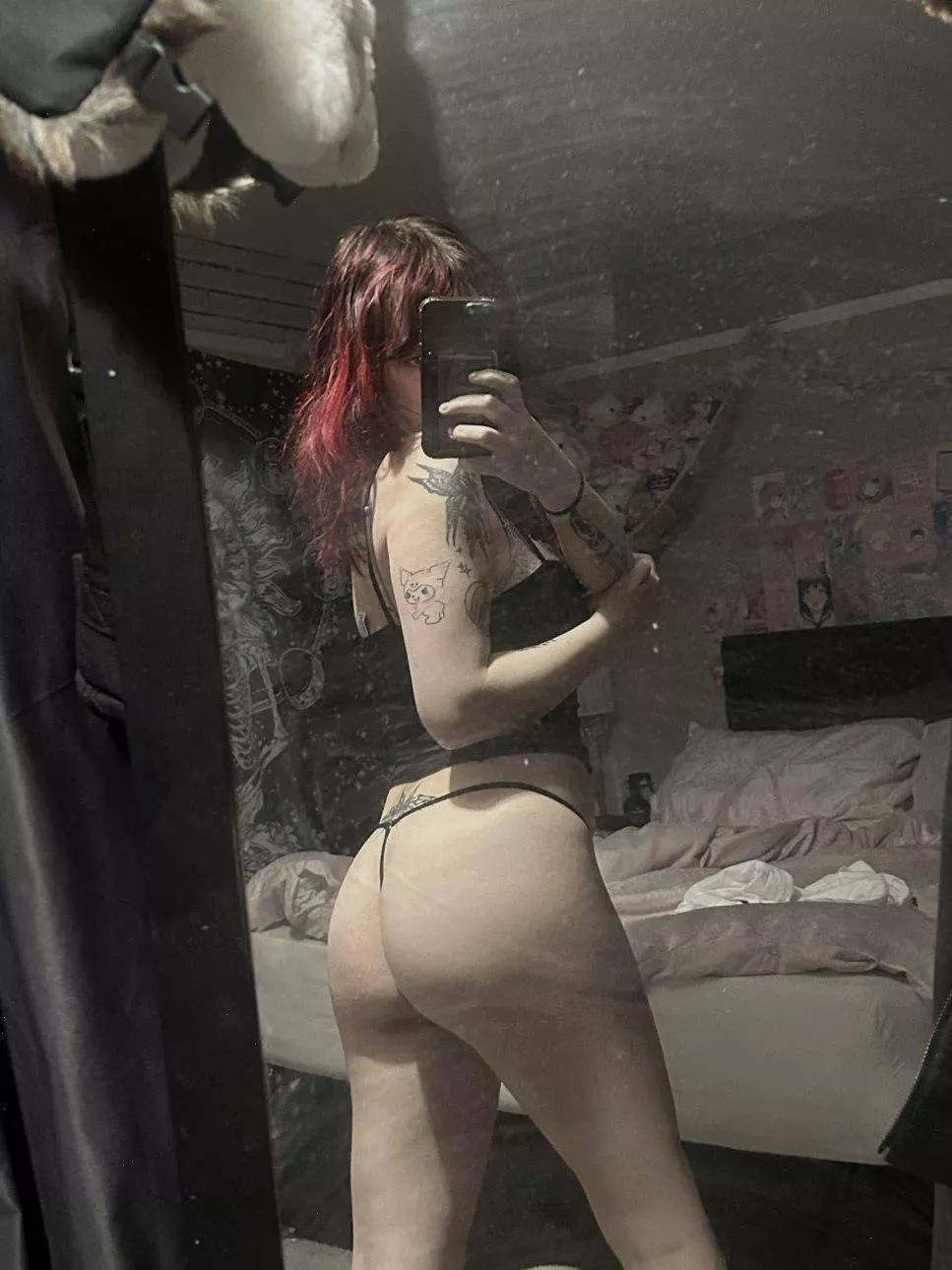 I'm going to send nudes to you as many guys as I can, you wanna be next? 🍭💗