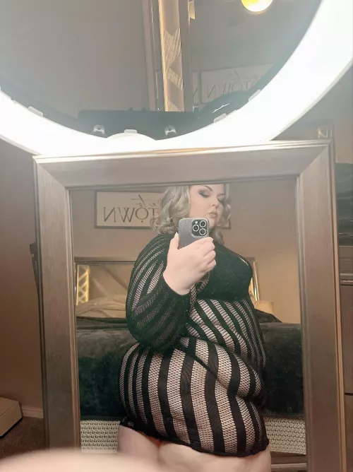 Just a white girl and her phone 💋🍑