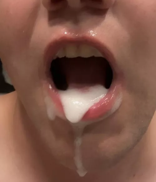 Just drained a 23yo bi. Would you kiss me or would you rather fuck my mouth too?
