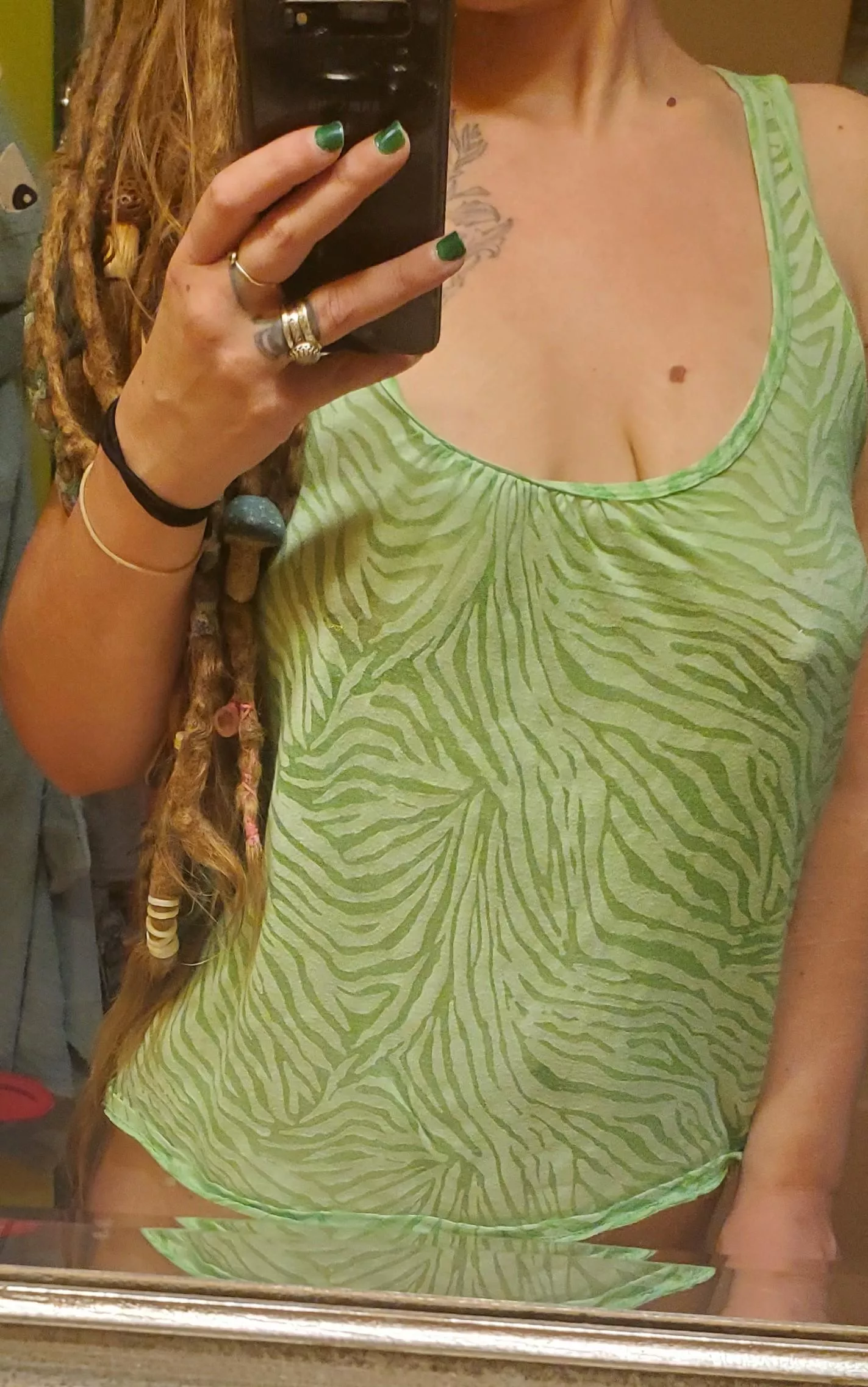 Long hair/no bra! I certainly don't care! 💚👽