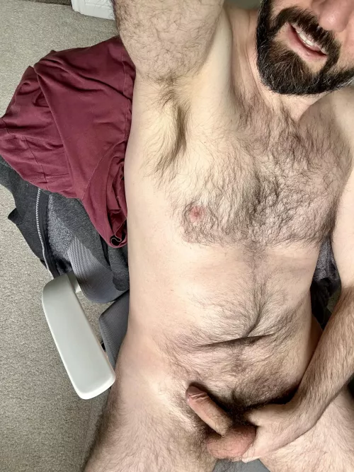 Looking for straight acting dirty sweaty bros, bonus points if you’re a smoker [44]