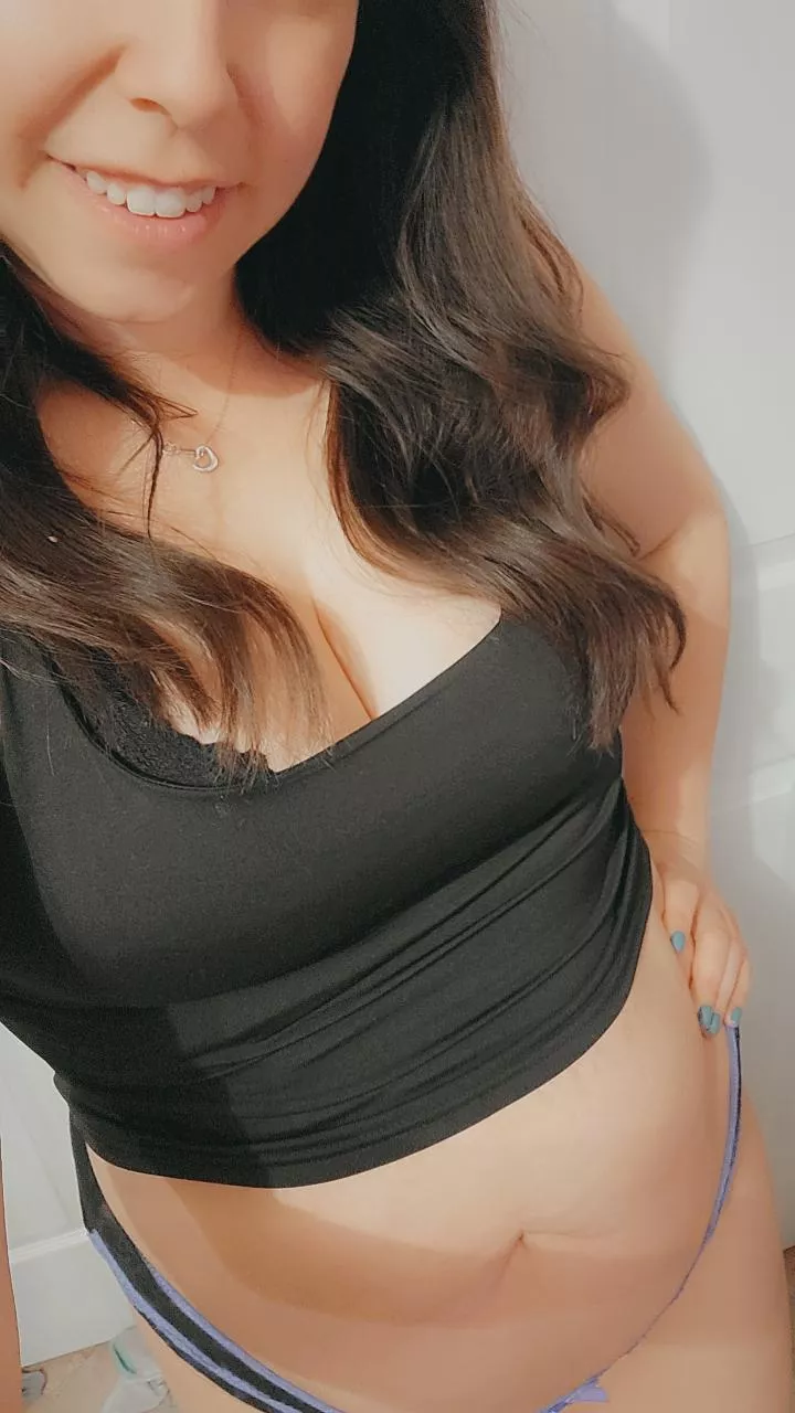 sweet curvy milf next door.. cum see more, free subscriptions right now 